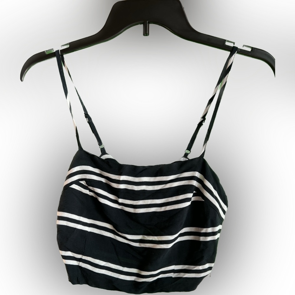 4/$25 NWT Lulu’s crop top - Picture 3 of 5
